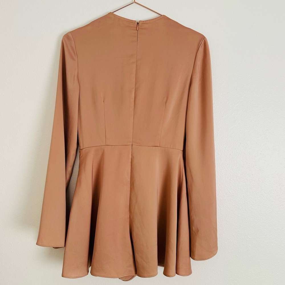 C/MEO Collective influential playsuit bell sleeve satin V-neck boho blush romper - Picture 5 of 8